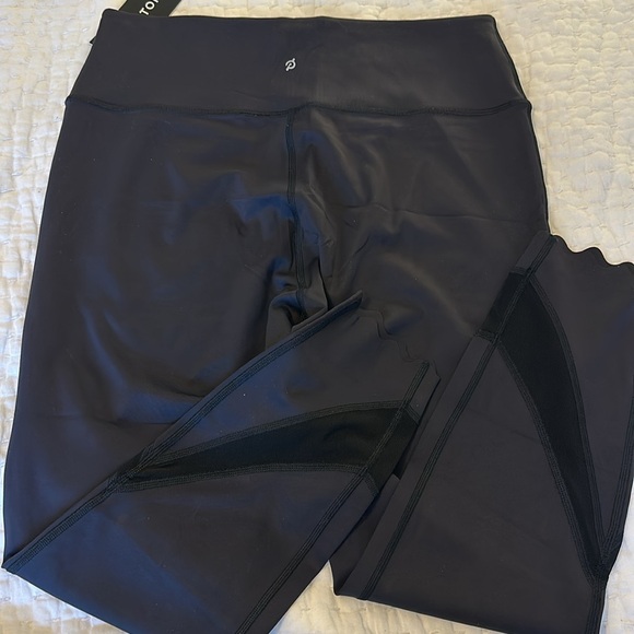 Peloton Scallop Hemmed Capri Leggings - Gray, Size XL (NWT) - Picture 4 of 4
